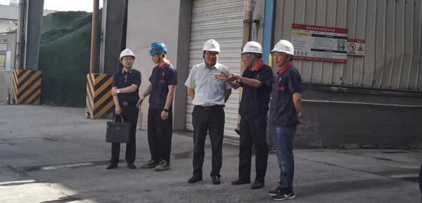 集團(tuán)公司黨委委員、股份公司黨委書記、總經(jīng)理蔣培進(jìn)到建材公司調(diào)研