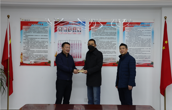 集團(tuán)公司黨委委員、副總經(jīng)理胡新付到公司走訪慰問(wèn)