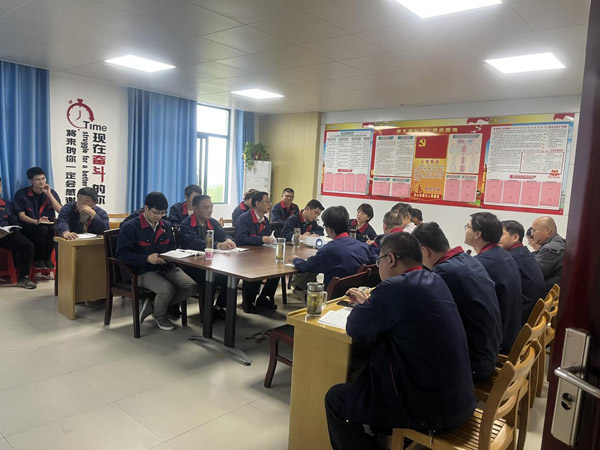 王伍升到建材研究室、建材公司調(diào)研